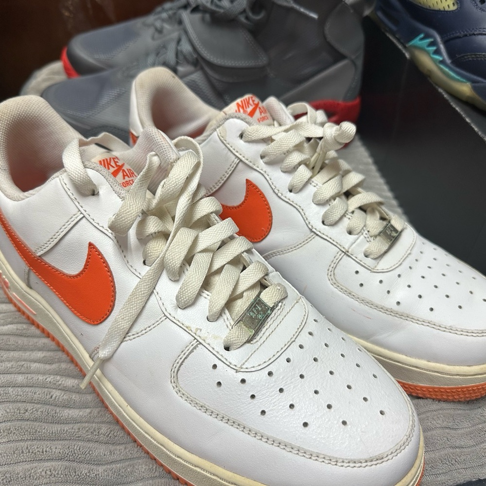 Nike Air Force 1 AF1 Low Total Orange 10.5 Vintage White Orange Mens Sneakers